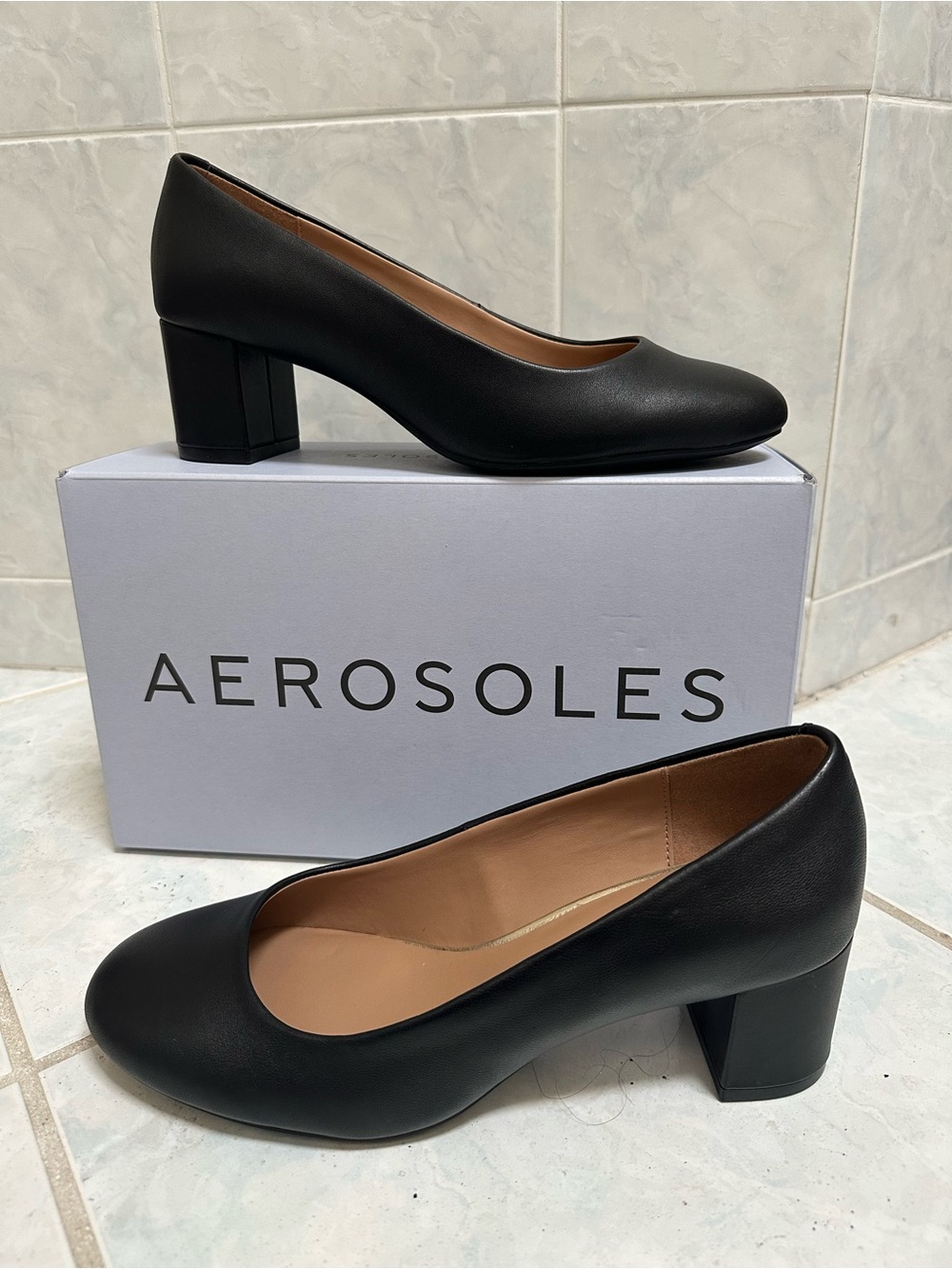 NWT Aerosoles Ebel Black Leather Mid Heel Pump Size 8.5 Wide